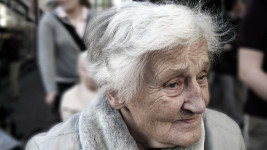 seniorka dependent-100343 1280